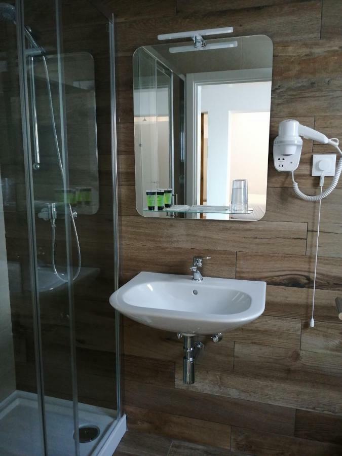 Hotel Veleiro Сииниш Экстерьер фото